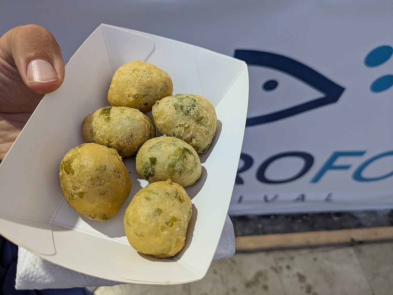 Zeppoline fritte nel cartoccio